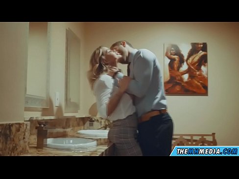 ❤️ когда грудастая блондинка соблазняет тебя в общественном туалете ️ Порнушка на сайте assistentai.ru